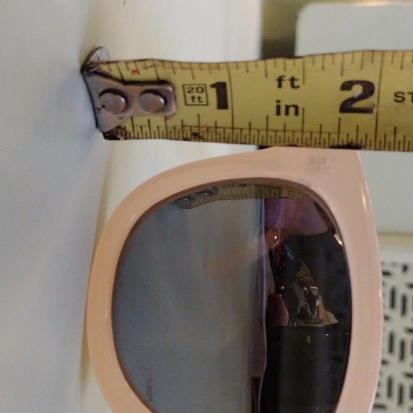 Sunglasses peachish cream Wayfarer style reflective lens green - grey tint - Picture 7 of 7
